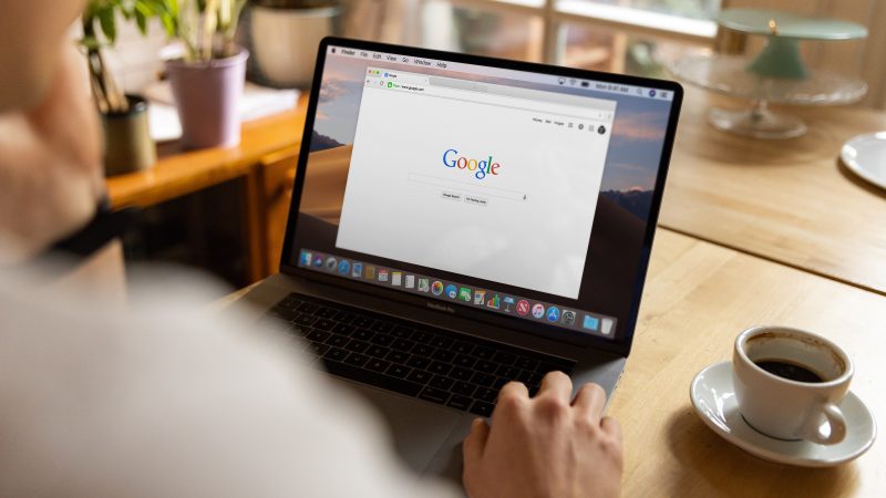 Should Hypochondriacs Google? Let’s Discuss This One Important Question